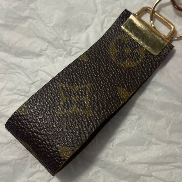Upcycled Keychain Made from an authentic Louis Vuitton Handbag - Picture 6 of 7